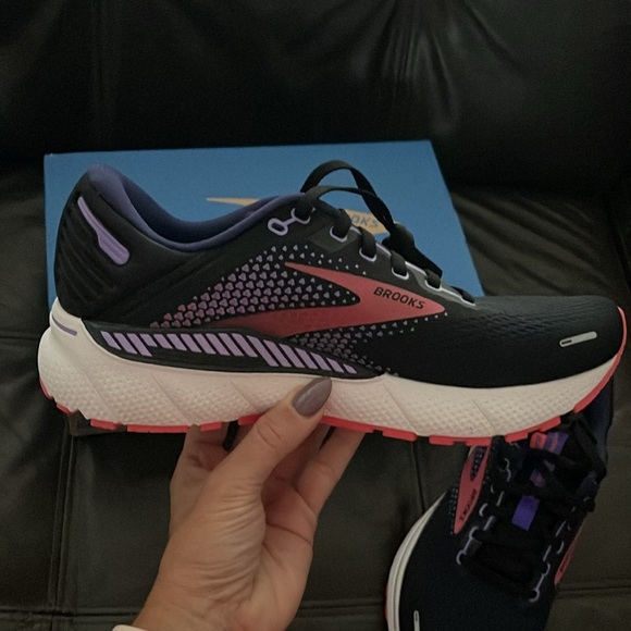 (NEW) Brooks Adrenaline GTS 22 Women’s Sneaker, Size: 10 - Picture 13 of 16